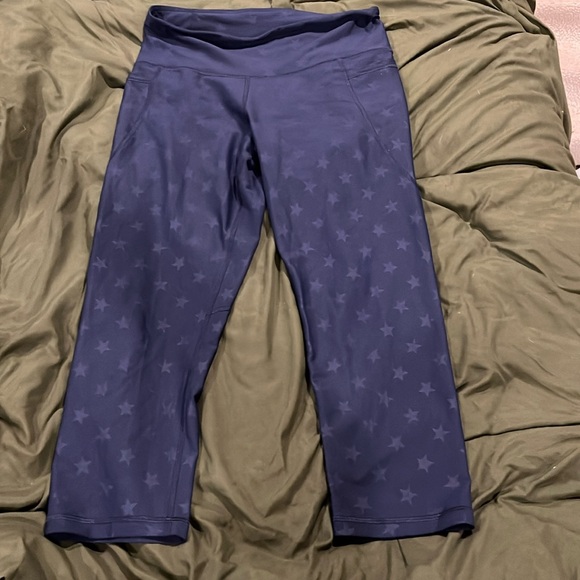 Old navy capri yoga pants size L - Picture 1 of 3